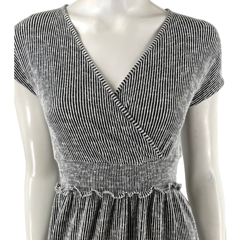 Caution to the Wind Womens Dress Size Medium Black White Ribbed Smocked Waist - Picture 2 of 6